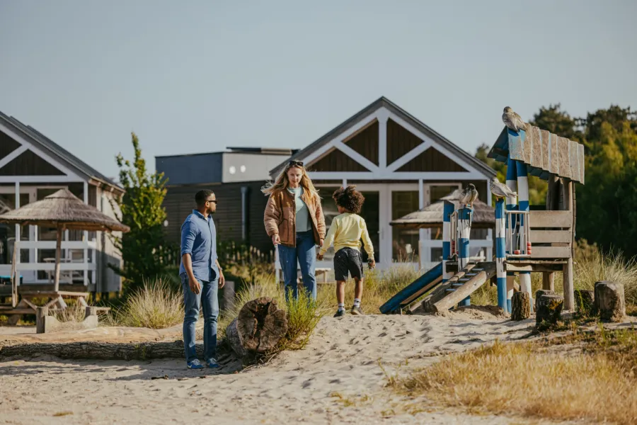 Strandhuis speeltuin gezin 2