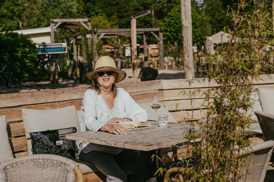 Mevrouw wijn Op de Hoek