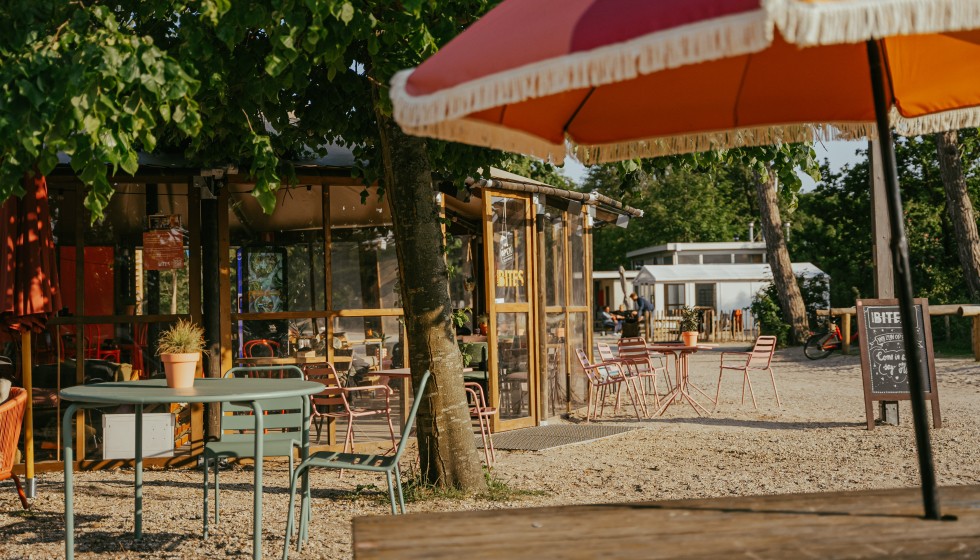 Bakkum Bites terras parasol.jpg